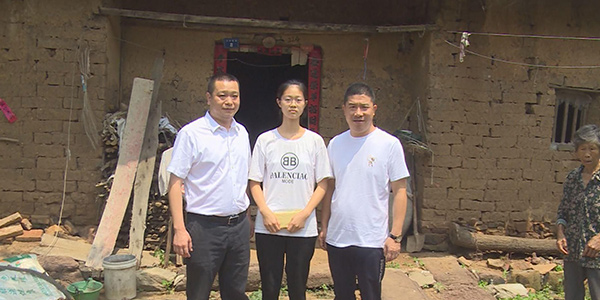 炎炎夏日，愛(ài)心涌動(dòng) — 湖北德樂(lè )電力資助貧困學(xué)生